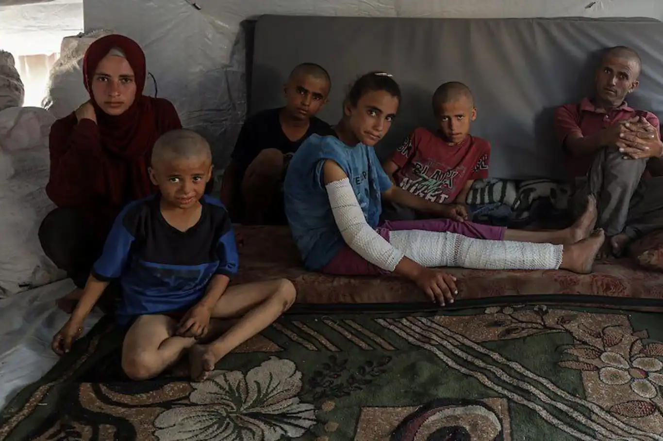 UNICEF: "Akıl almaz dehşetler; Gazze'de 50 binden fazla çocuk öldürüldü veya yaralandı" UNICEF: "Akıl almaz dehşetler; Gazze'de 50 binden fazla çocuk öldürüldü veya yaralandı"