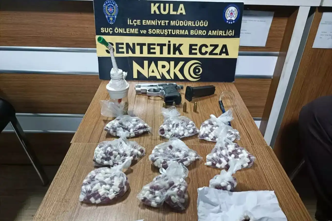 Manisa'da uyuşturucu operasyonu: 5 gözaltı Manisa'da uyuşturucu operasyonu: 5 gözaltı