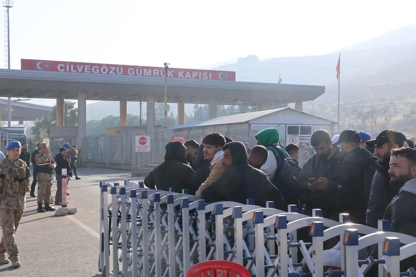 İçişleri Bakanı Yerlikaya: 9 Aralık'tan itibaren 250 bin Suriyeli ülkesine döndü İçişleri Bakanı Yerlikaya: 9 Aralık'tan itibaren 250 bin Suriyeli ülkesine döndü