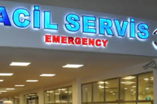Ambulans ile cip çarpıştı: 4 yaralı