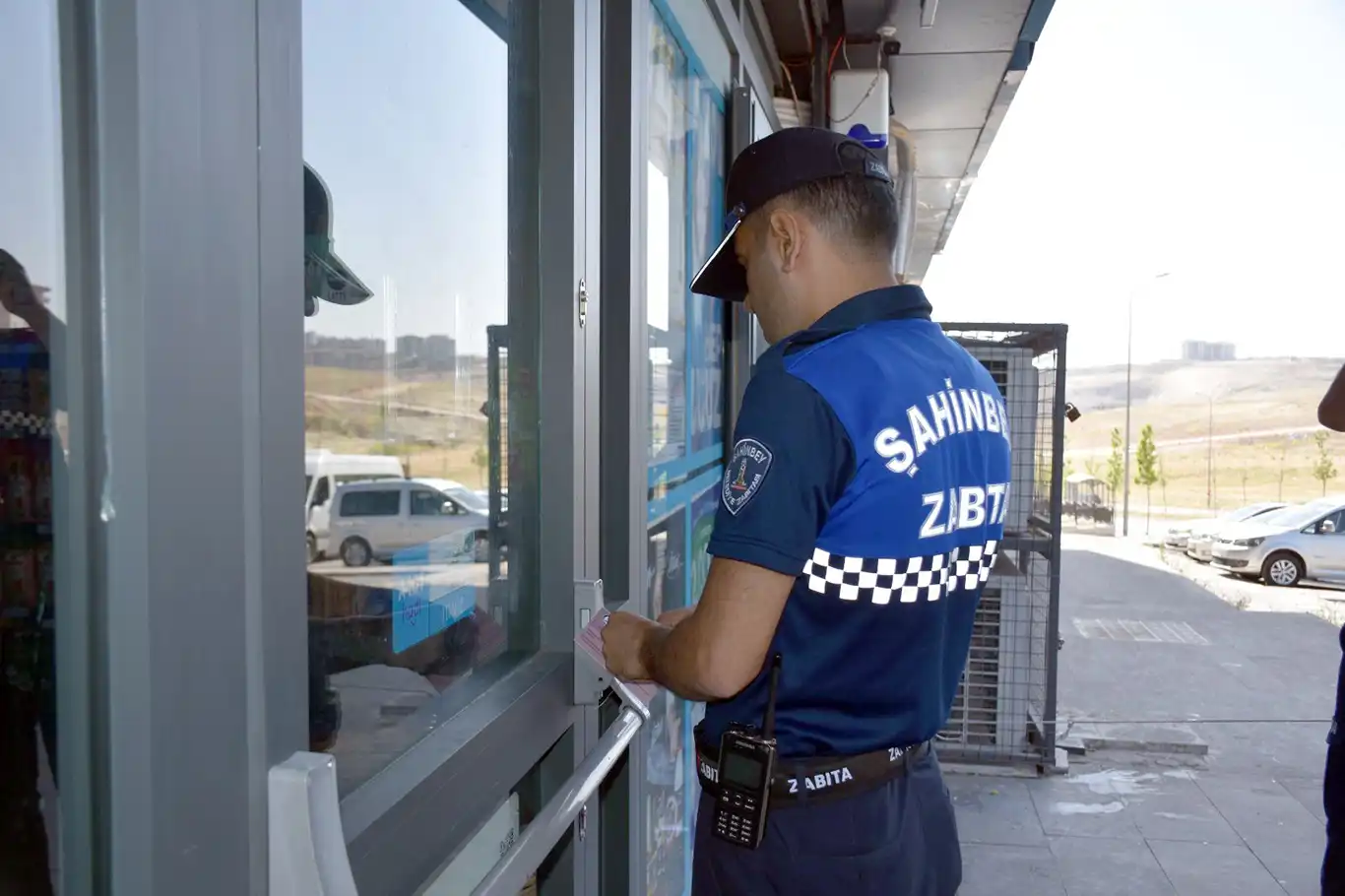 Gaziantep'te tarihi geçmiş ürün satan bir zincir market ve bir kantin kapatıldı