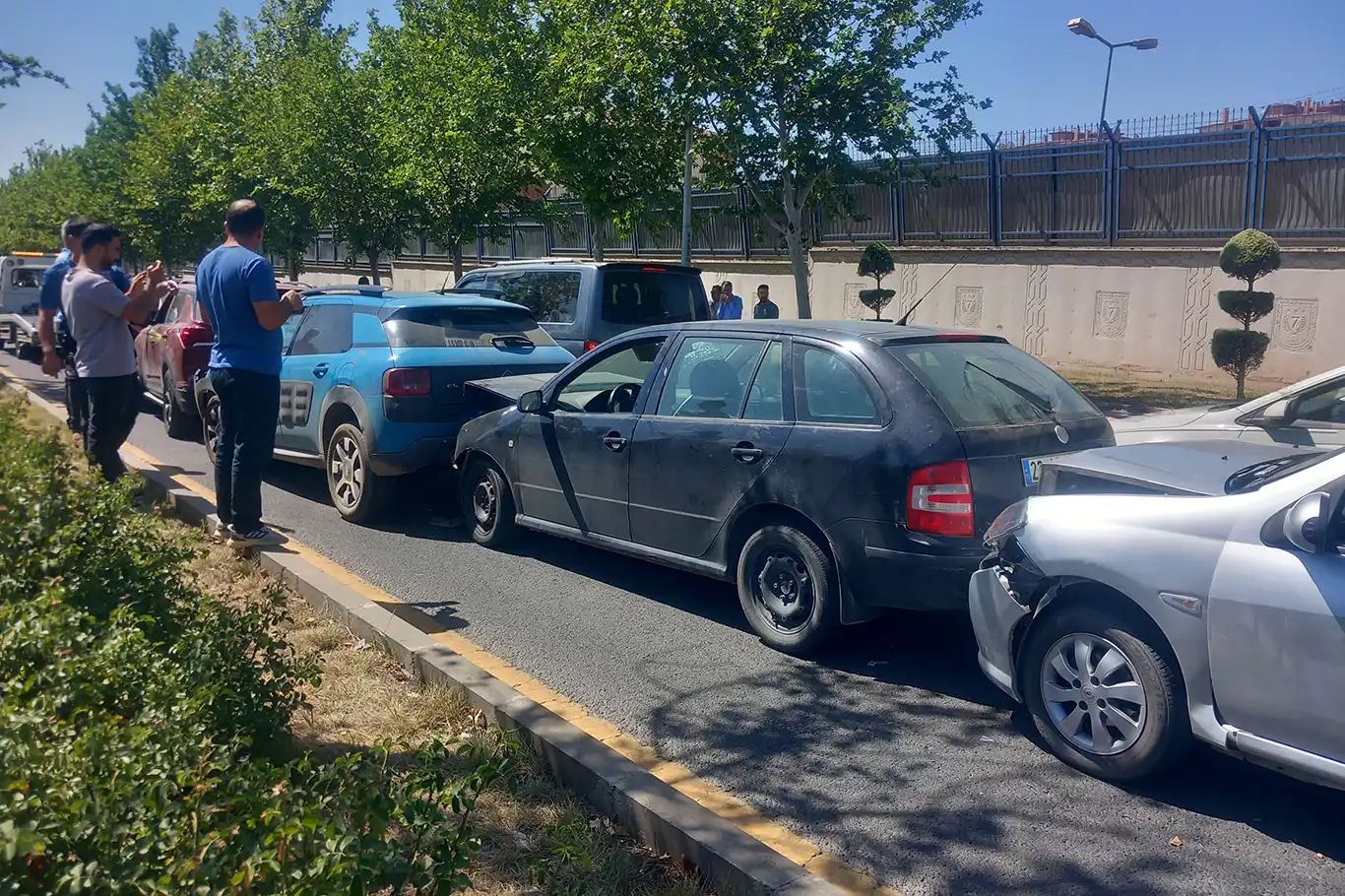 Diyarbakır'da zincirleme trafik kazası: 6 yaralı