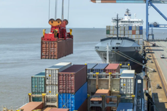 Türkiye’s foreign trade deficit widens in April as imports surge more than exports
