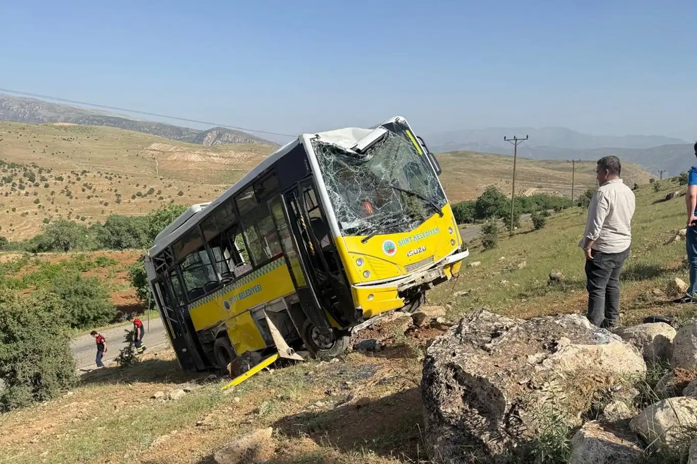 Siirt'te yolcu otobüsü şarampole devrildi: Sürücü hafif yaralandı Siirt'te yolcu otobüsü şarampole devrildi: Sürücü hafif yaralandı