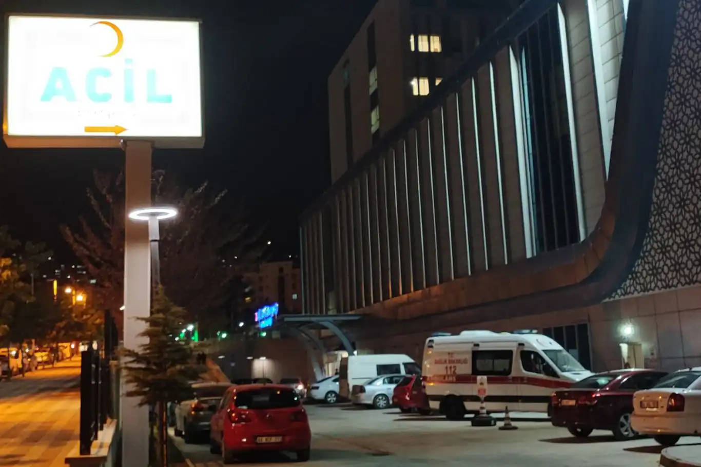 Malatya'da yol verme tartışması bıçaklı kavgaya dönüştü: 4 yaralı Malatya'da yol verme tartışması bıçaklı kavgaya dönüştü: 4 yaralı