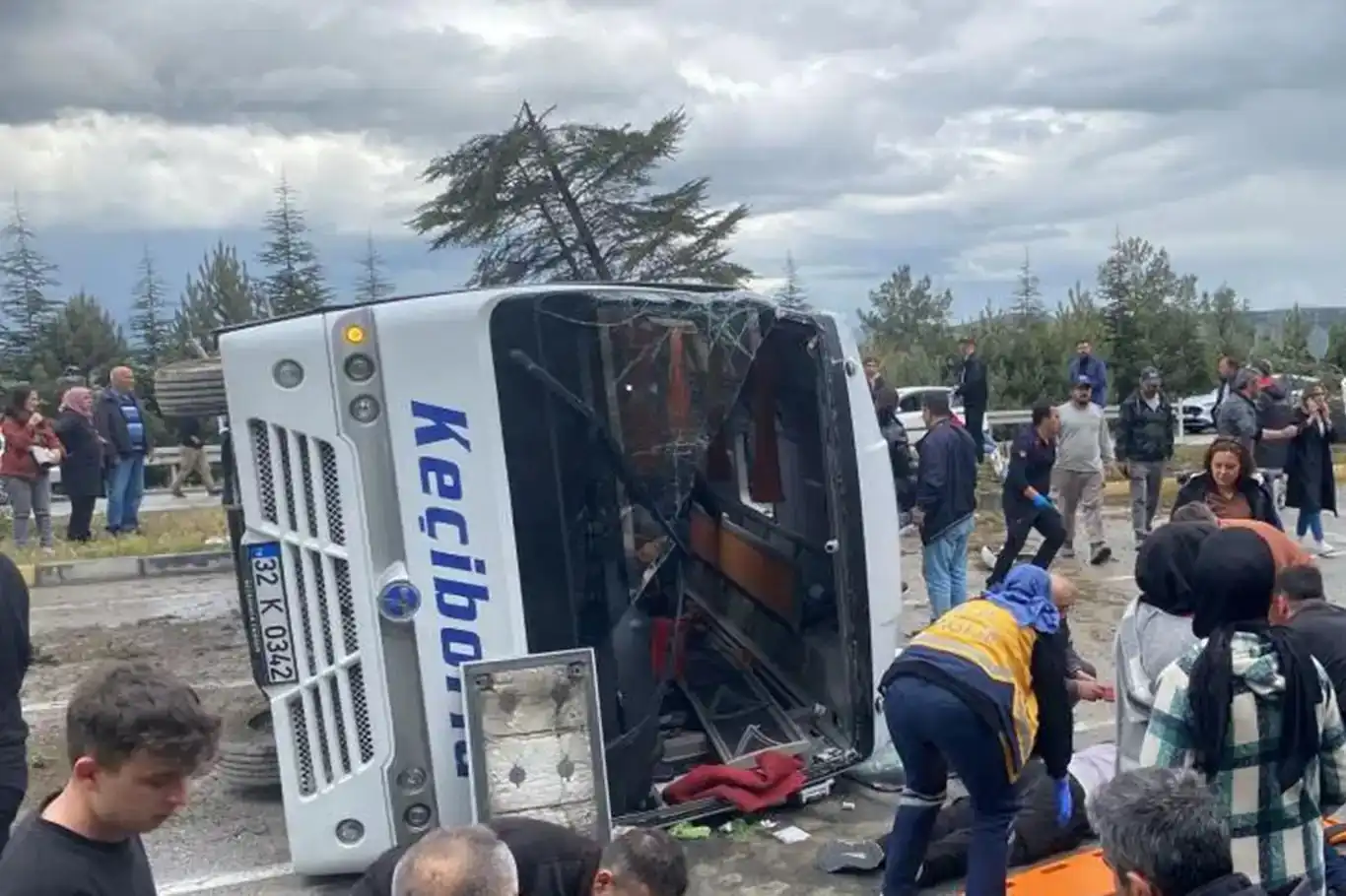 Li Ispartayê mînîbûs qulipî: 16 birîndar Li Ispartayê mînîbûs qulipî: 16 birîndar
