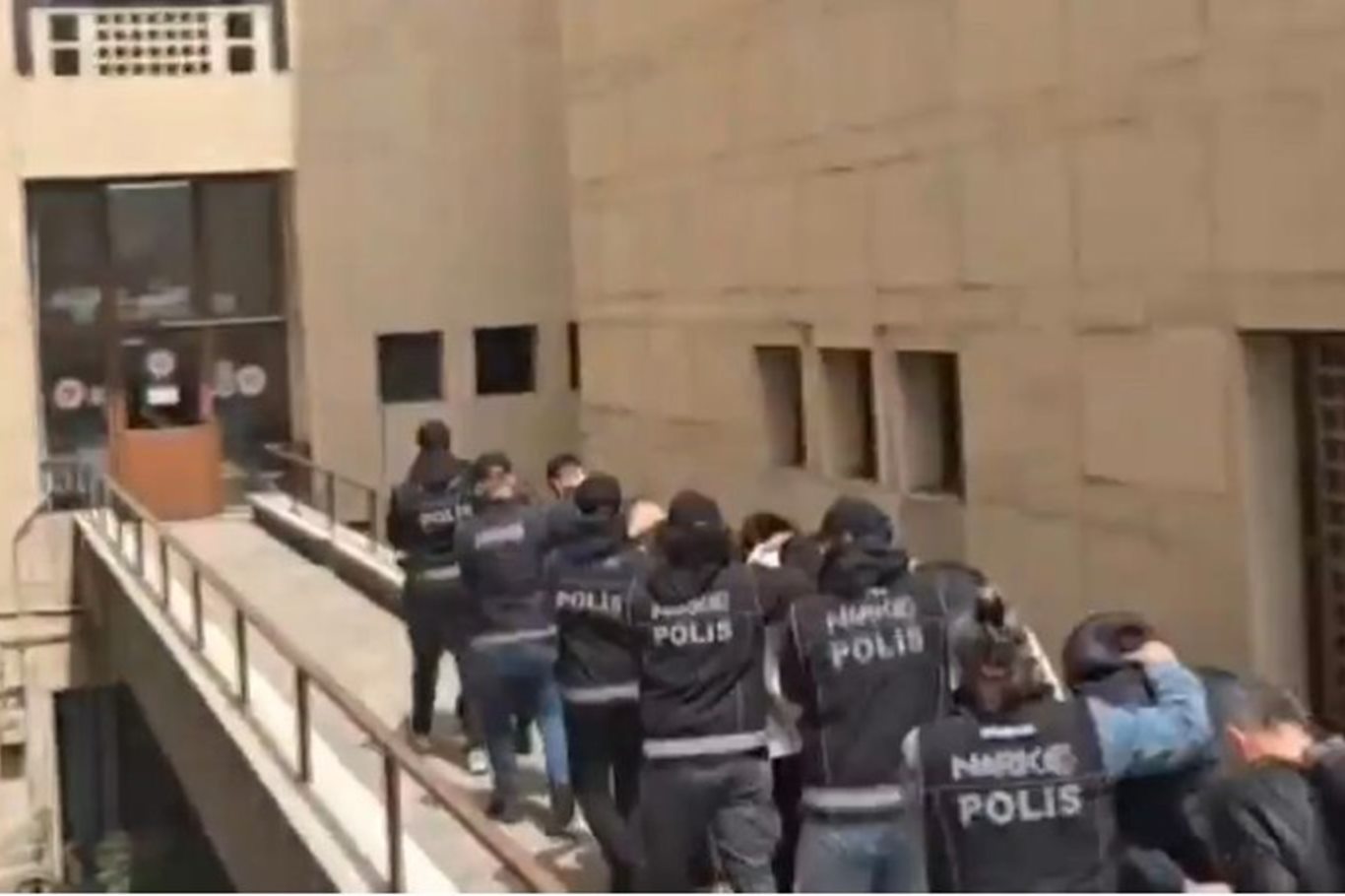 Bursa'da uyuşturucu operasyonu: 34 tutuklama Bursa'da uyuşturucu operasyonu: 34 tutuklama