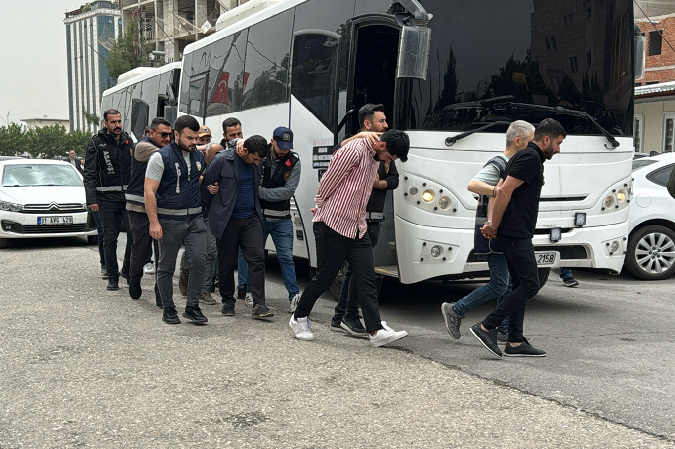 Şanlıurfa merkezli "Change Araç" operasyonu: 15 gözaltı Şanlıurfa merkezli "Change Araç" operasyonu: 15 gözaltı