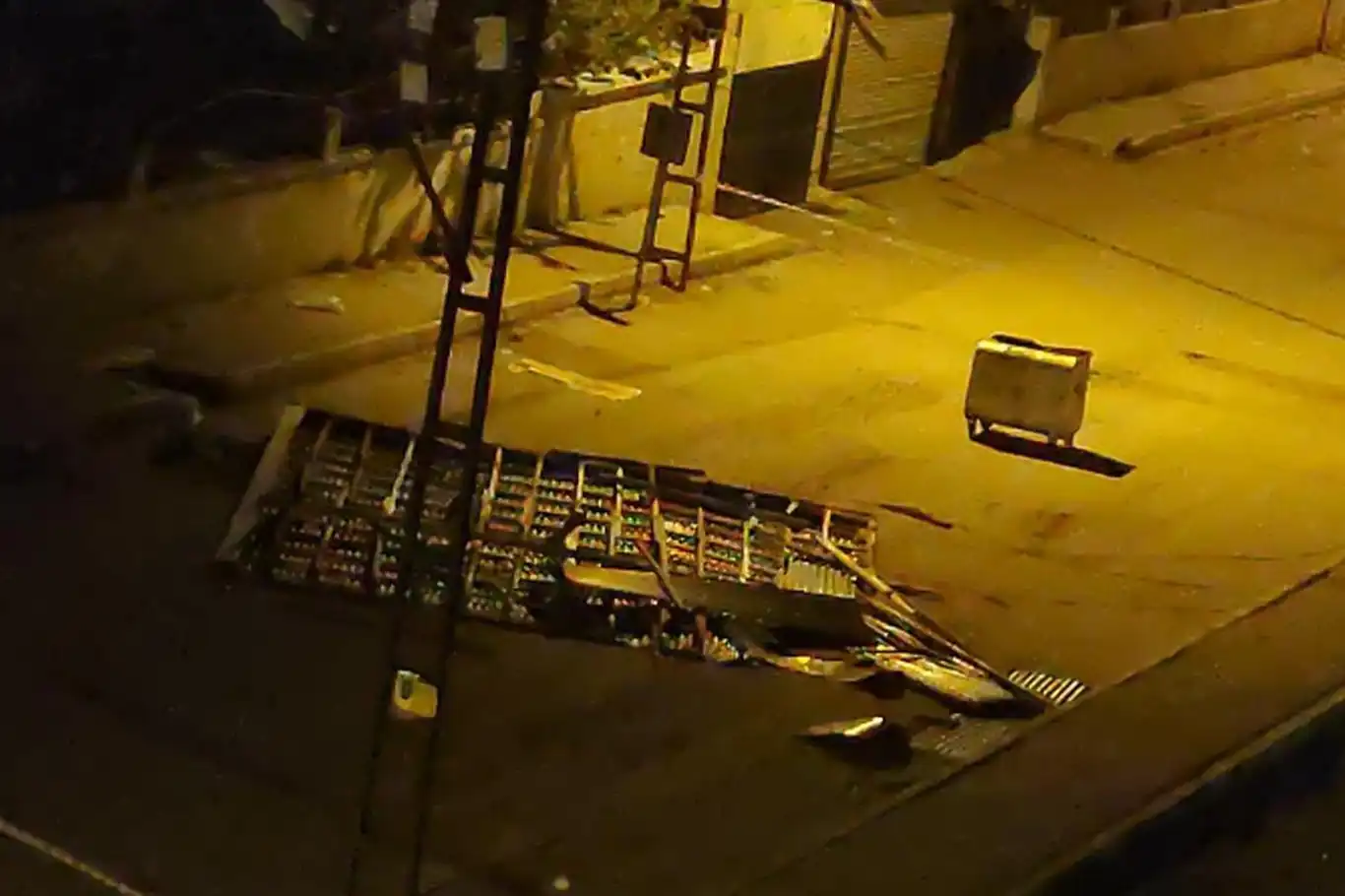 Van'da fırtına maddi hasara yol açtı