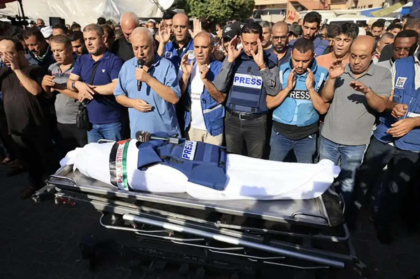 أكبر مجزرة في تاريخ الصحافة.. استشهاد 210 صحفيين في غزة أكبر مجزرة في تاريخ الصحافة.. استشهاد 210 صحفيين في غزة