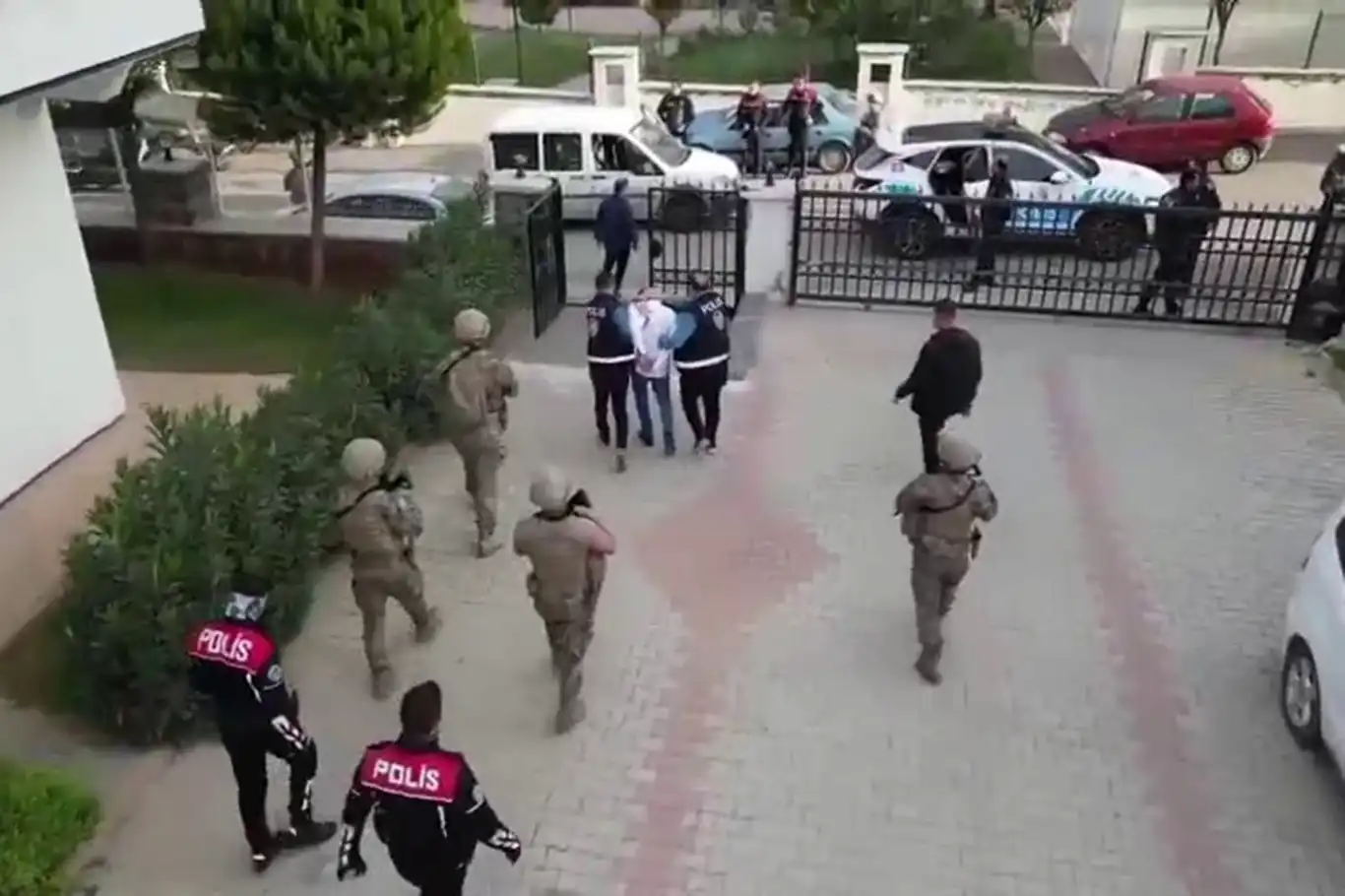 Gaziantep'te suç örgütüne operasyon: 50 gözaltı Gaziantep'te suç örgütüne operasyon: 50 gözaltı