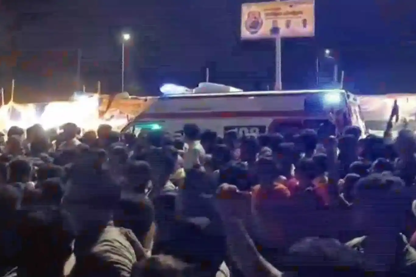 Hindistan'da dini festival sırasında izdiham: 6 ölü, 30 yaralı Hindistan'da dini festival sırasında izdiham: 6 ölü, 30 yaralı