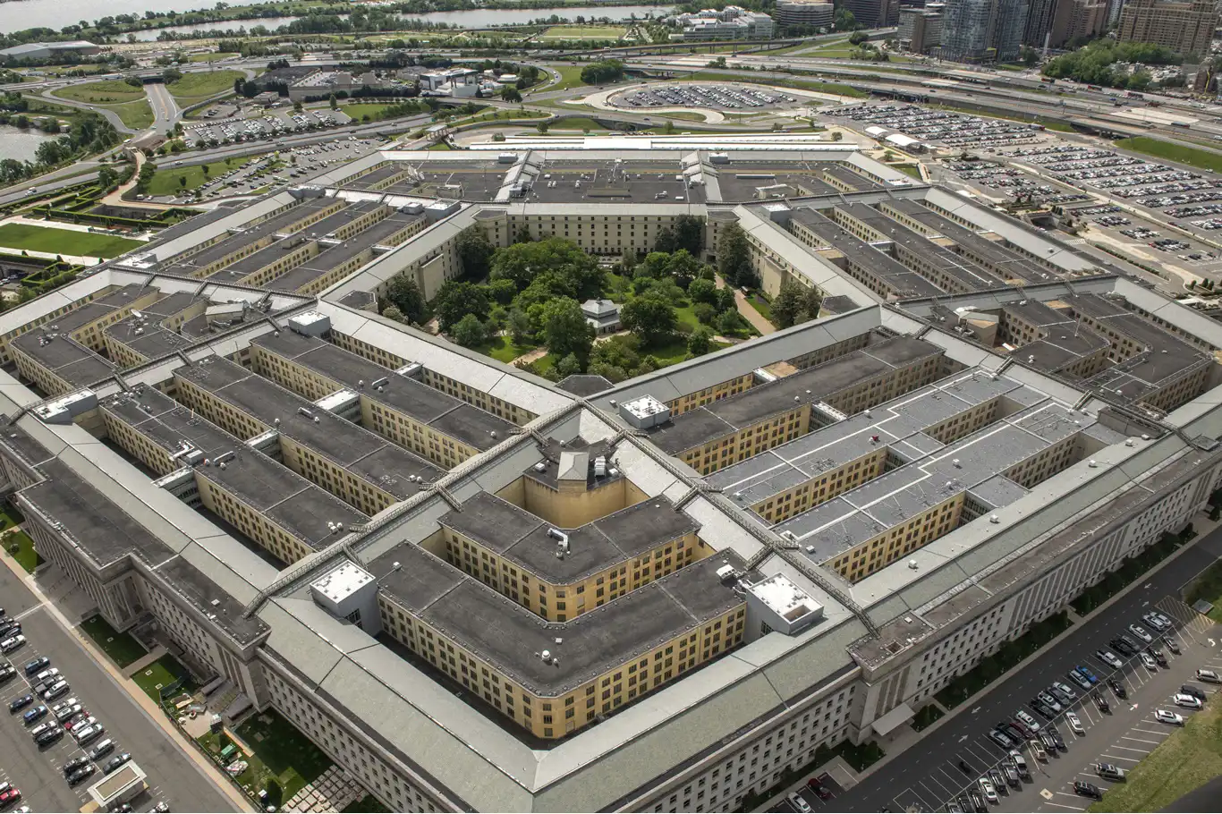 US arrests Defense Intelligence Agency employee for attempting to leak classified information US arrests Defense Intelligence Agency employee for attempting to leak classified information