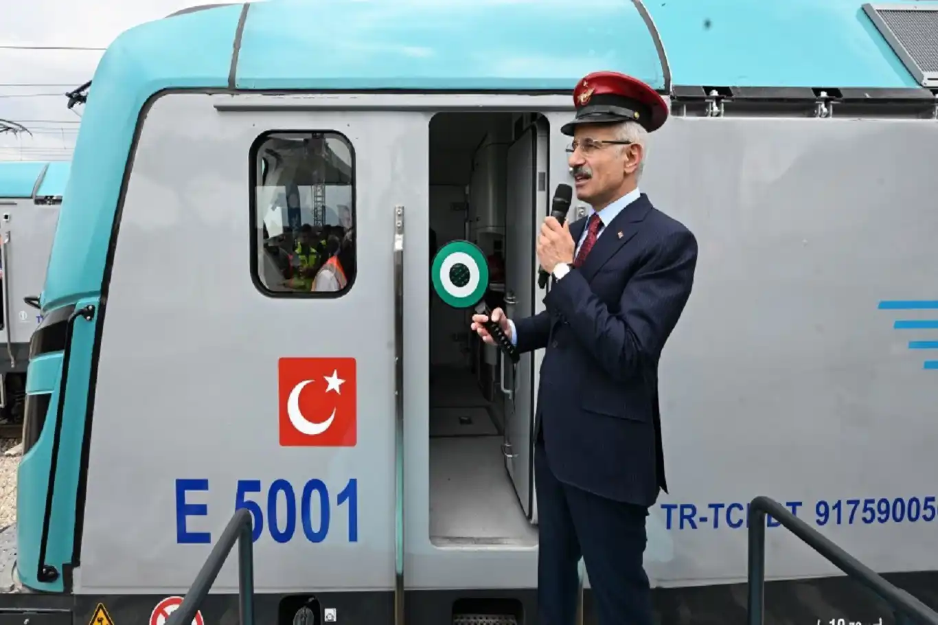 Yeni nesil demiryolu araçları teslim edildi Yeni nesil demiryolu araçları teslim edildi