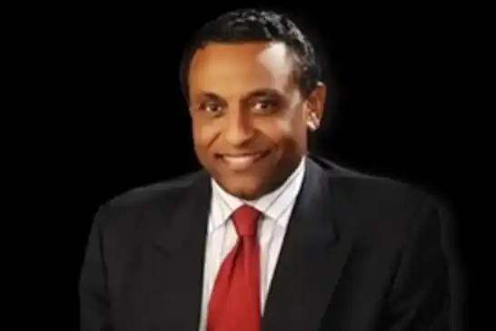 كاميل إدريس يؤدي اليمين الدستورية رئيسًا للوزراء في السودان