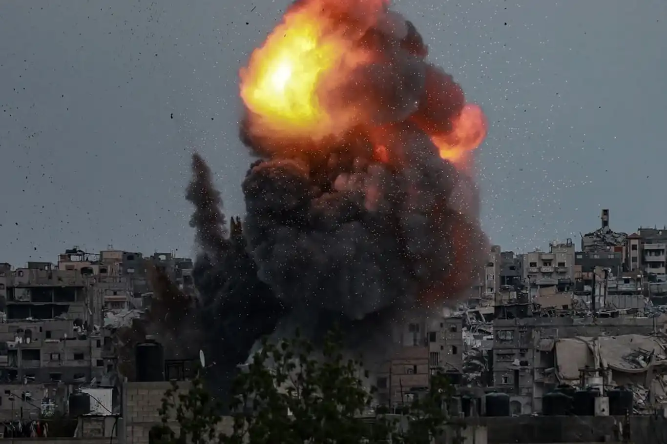 Syria slams Israeli strikes near Damascus as “flagrant war crime” Syria slams Israeli strikes near Damascus as “flagrant war crime”