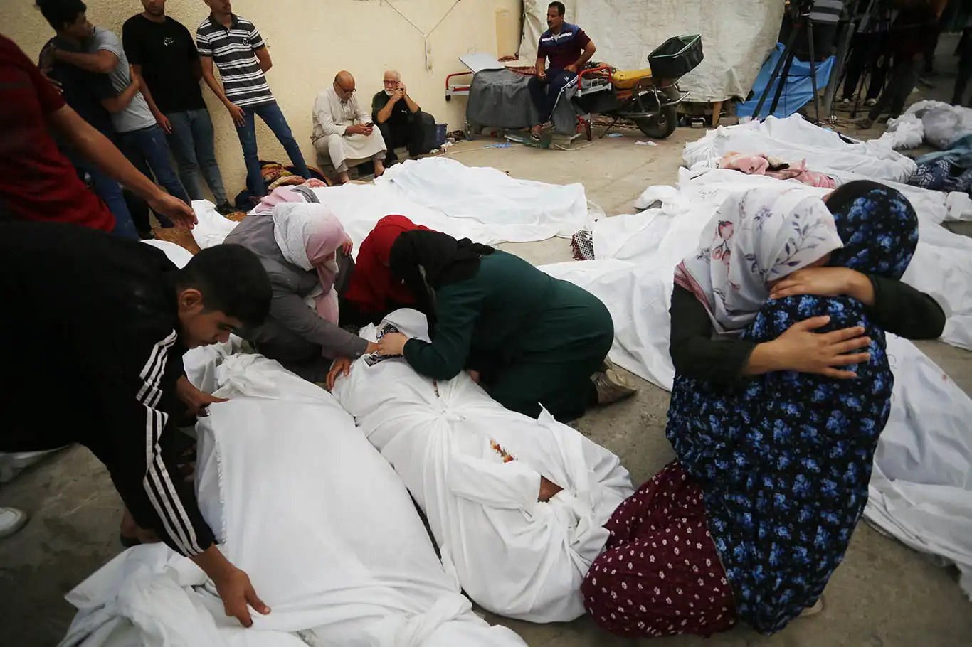 Gazze Sağlık Bakanlığı: Hastanelerde sadece 3 günlük yakıt kaldı Gazze Sağlık Bakanlığı: Hastanelerde sadece 3 günlük yakıt kaldı