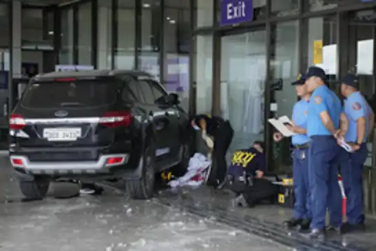Filipinler'de bir sürücü aracıyla kalabalığın arasına daldı: 2 ölü