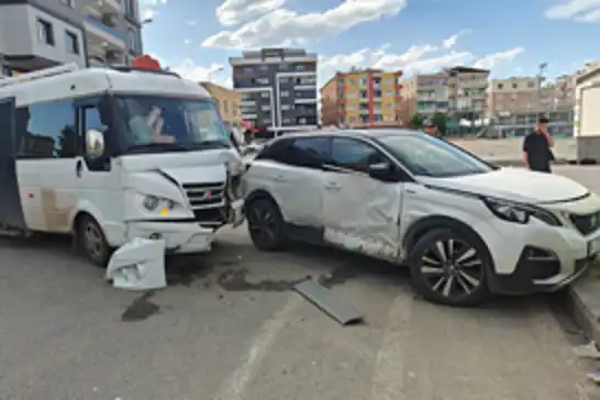 Batman'da maddi hasarlı trafik kazası