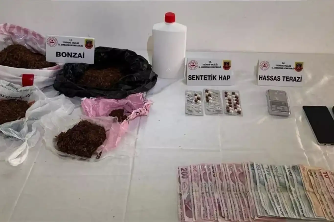 Tekirdağ'da uyuşturucu operasyonu: 4 tutuklama Tekirdağ'da uyuşturucu operasyonu: 4 tutuklama