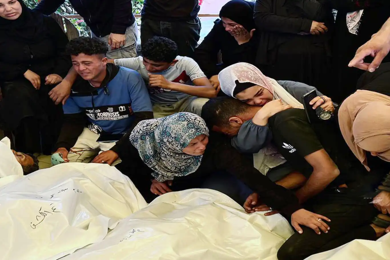 Gazze’de soykırım aralıksız sürüyor: 38 şehit, onlarca yaralı Gazze’de soykırım aralıksız sürüyor: 38 şehit, onlarca yaralı