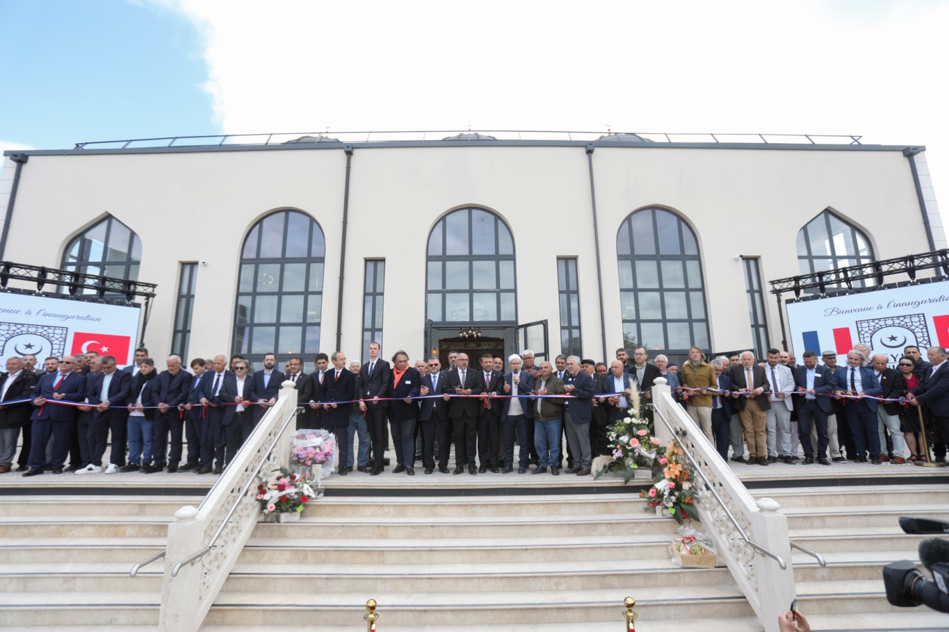 Fransa'nın Roubaix kentinde Eyüp Sultan Camii dualarla açıldı