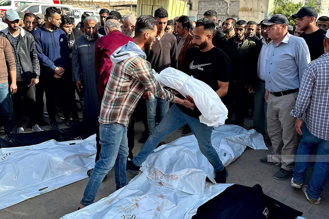 Siyonist rejim Nuseyrat'ı vurdu: 9 şehit Siyonist rejim Nuseyrat'ı vurdu: 9 şehit