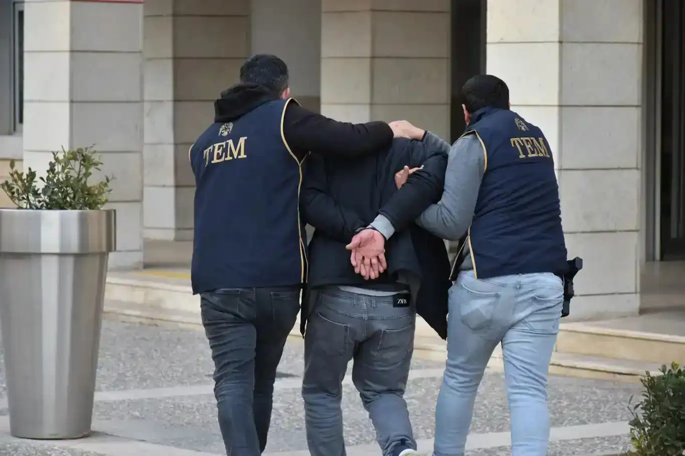 7 ilde DAİŞ operasyonu: 27 şüpheli için gözaltı kararı 7 ilde DAİŞ operasyonu: 27 şüpheli için gözaltı kararı