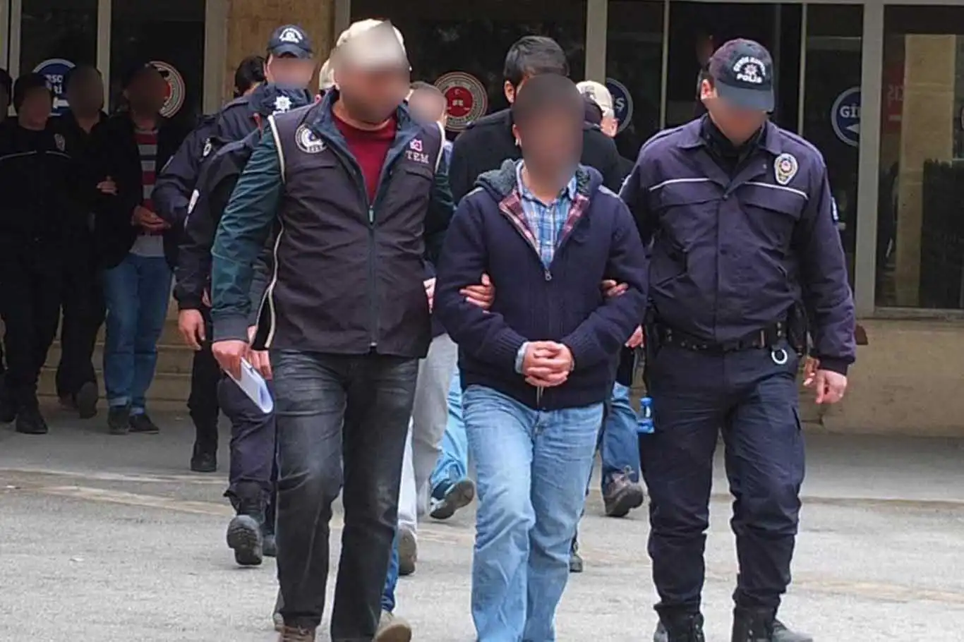47 ilde FETÖ operasyonu: 208 şüpheli gözaltında 47 ilde FETÖ operasyonu: 208 şüpheli gözaltında
