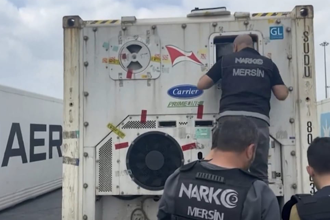 Mersin’de uyuşturucu operasyonu: 2 zehir satıcısı yakalandı Mersin’de uyuşturucu operasyonu: 2 zehir satıcısı yakalandı