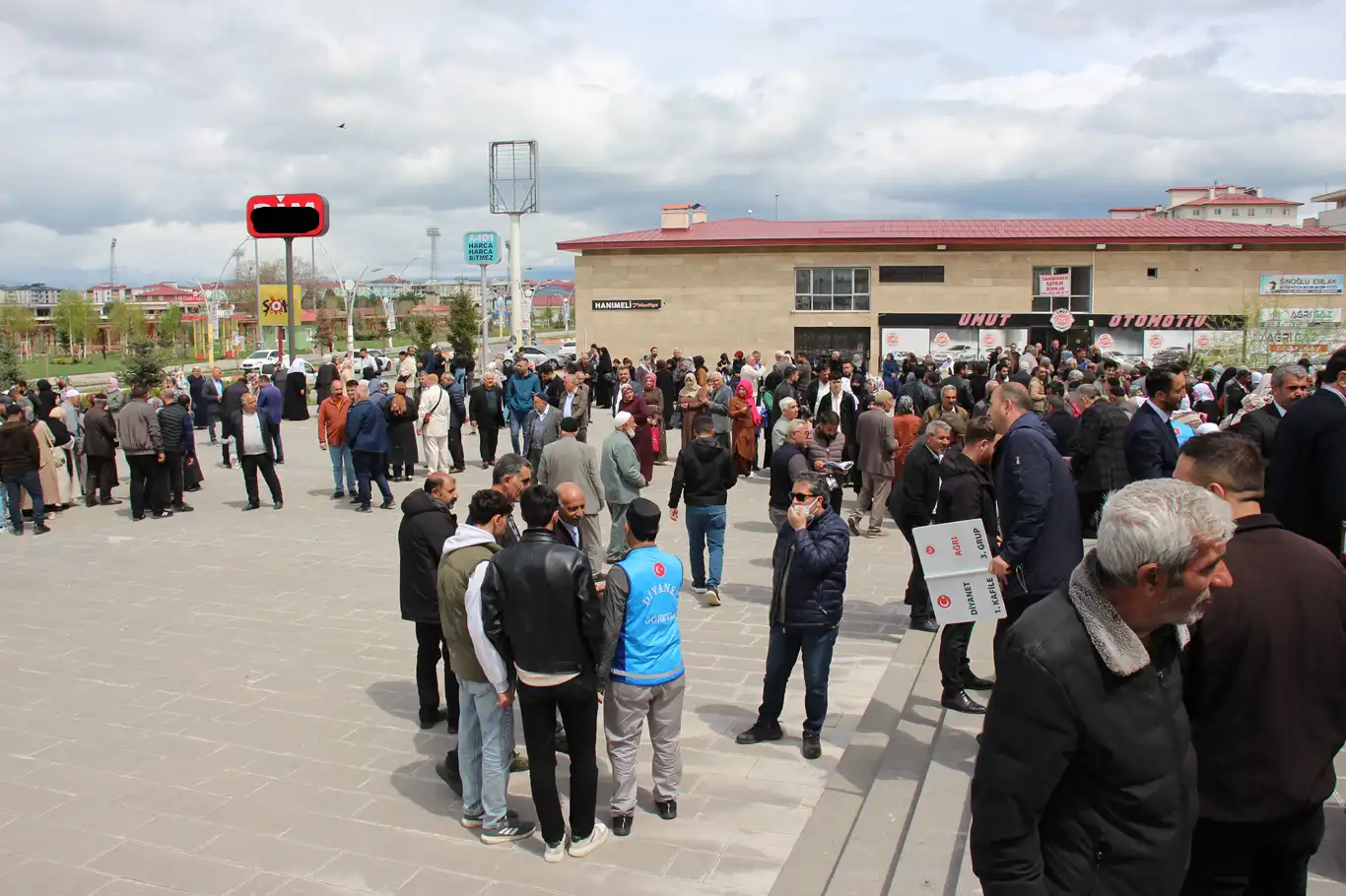 Ağrı'dan 175 hacı adayı kutsal topraklara uğurlandı Ağrı'dan 175 hacı adayı kutsal topraklara uğurlandı