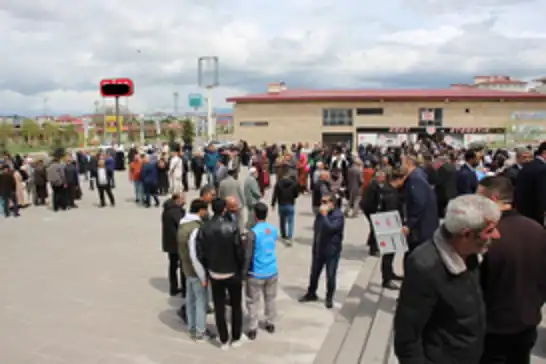 Ağrı'dan 175 hacı adayı kutsal topraklara uğurlandı