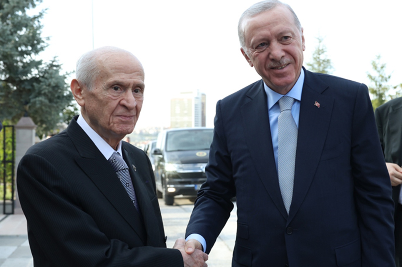 Cumhurbaşkanı Erdoğan, MHP Genel Başkanı Bahçeli ile bir araya geldi Cumhurbaşkanı Erdoğan, MHP Genel Başkanı Bahçeli ile bir araya geldi