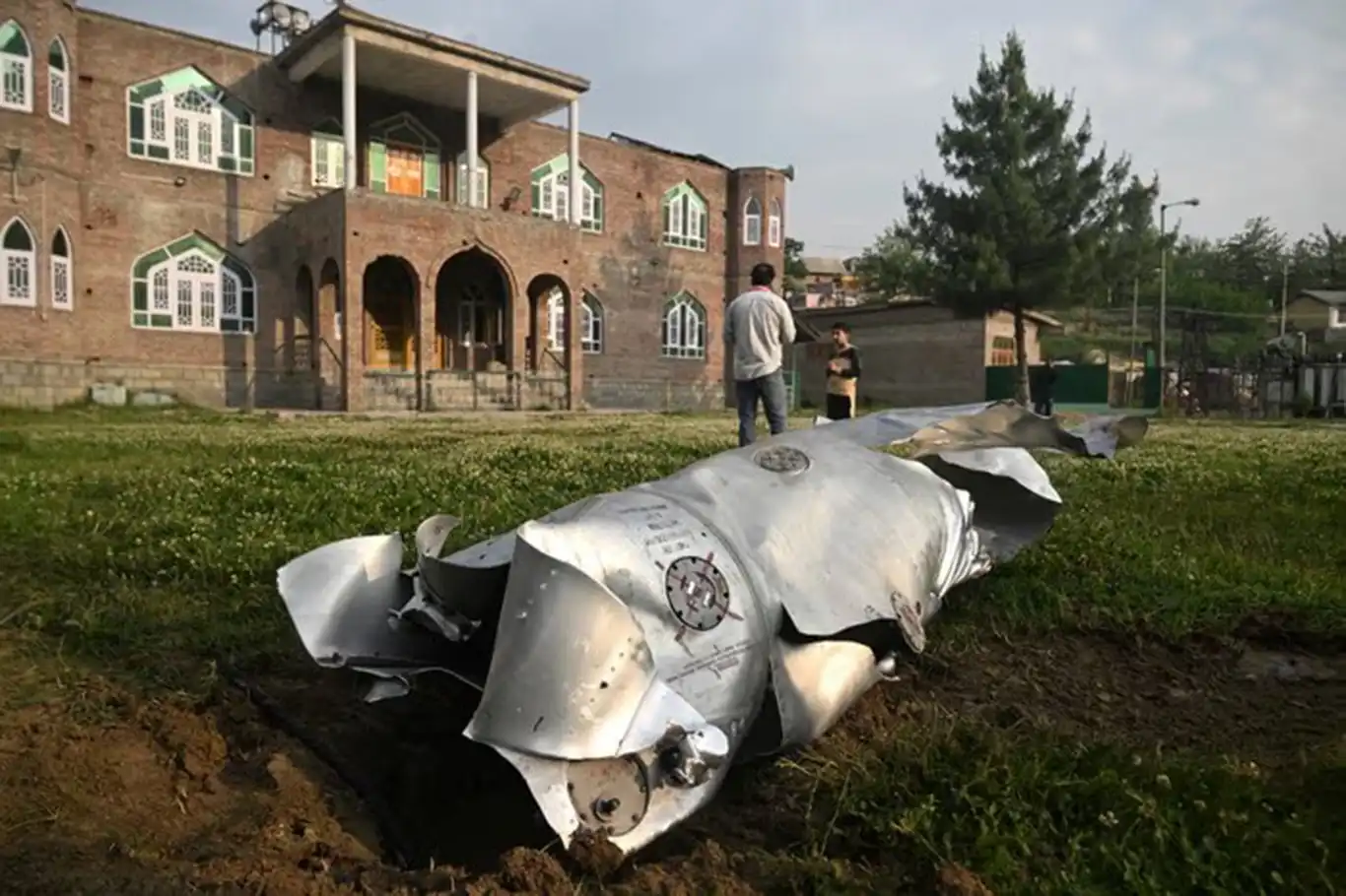ISPR clarifies no Pakistani jets violated airspace as army destroys Indian posts in retaliation ISPR clarifies no Pakistani jets violated airspace as army destroys Indian posts in retaliation