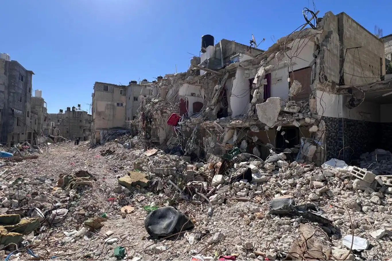 El-Bureyc Kampı ve Gazze şehrindeki iki okulun bombalanmasında şehit sayısı 49'a yükseldi