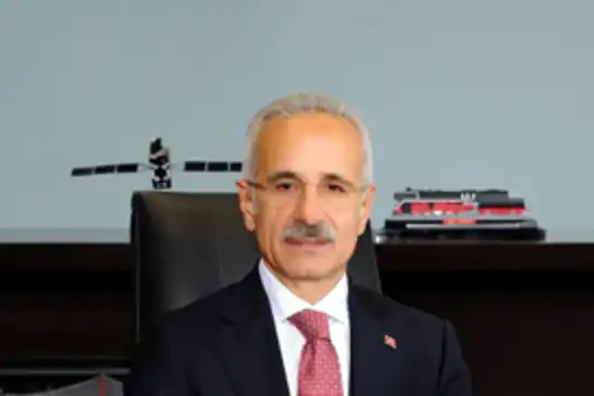 Bakan Uraloğlu: Çocuklarımızı dijital dünyanın risklerinden koruyacağız