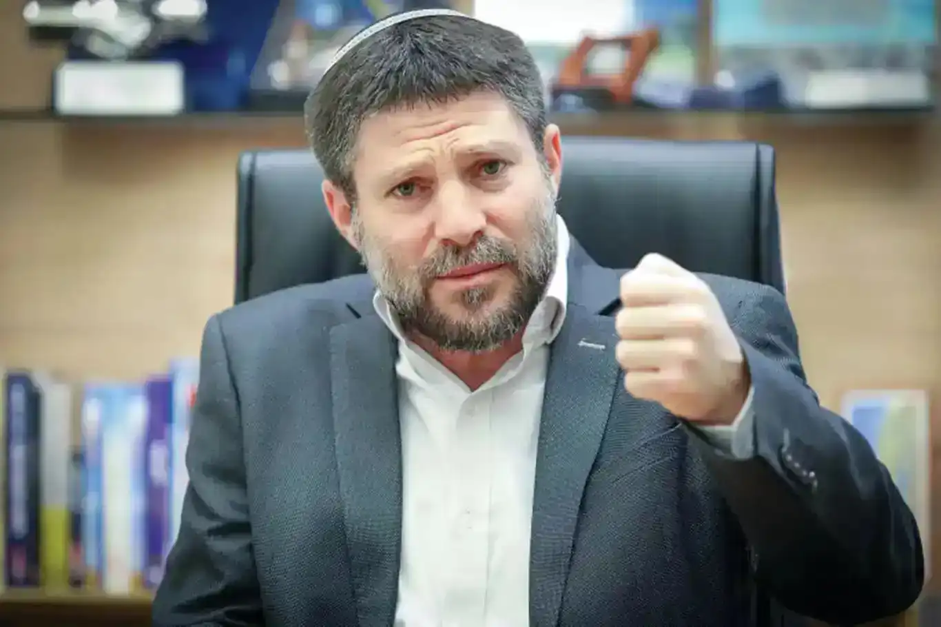 سمۆتریچ بەناو وەزیری سەهیۆنی: ئێمە بە شێوەیەکی پیشەیی کار دەکەین، بە شێوەیەکی کاریگەر دەوڵەتی فەلەستین دەکوژین سمۆتریچ بەناو وەزیری سەهیۆنی: ئێمە بە شێوەیەکی پیشەیی کار دەکەین، بە شێوەیەکی کاریگەر دەوڵەتی فەلەستین دەکوژین