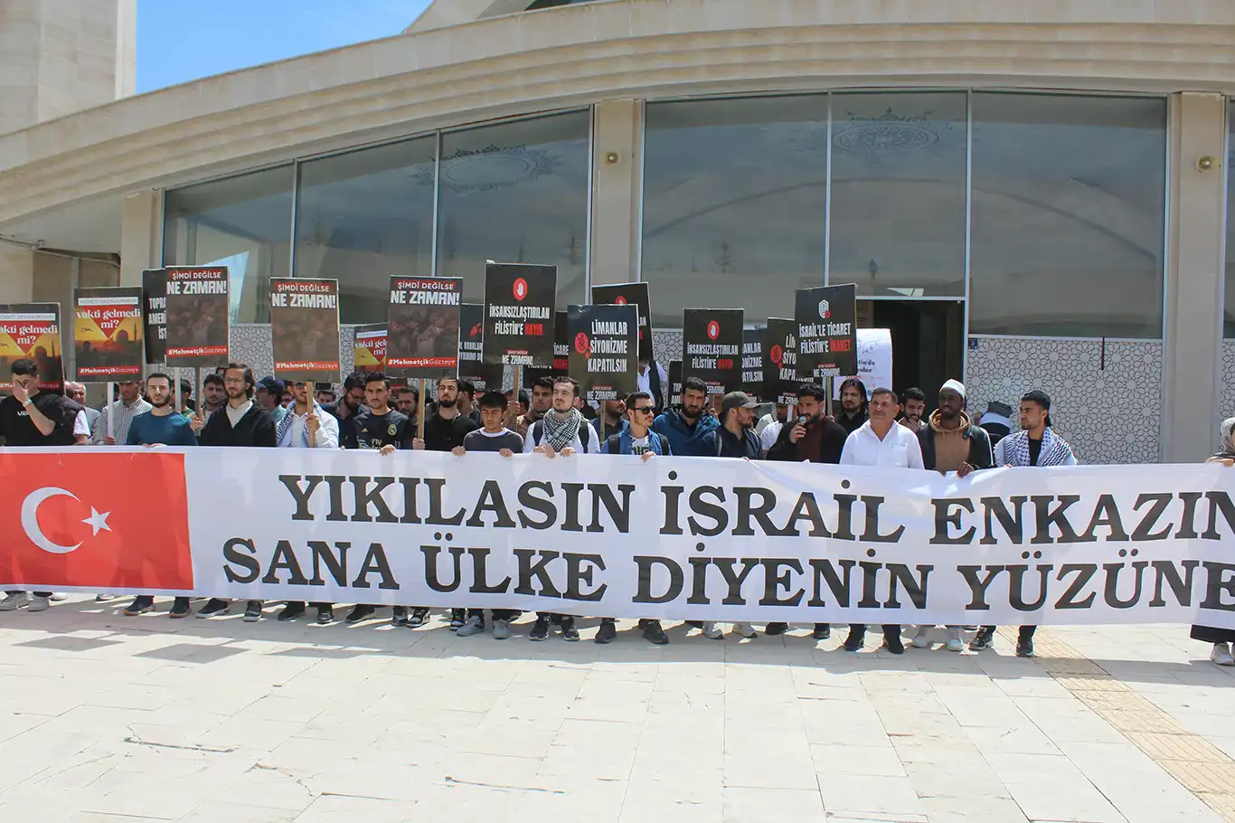 Fırat Üniversitesi öğrencilerinden Vicdan Gemisi'ne yapılan saldırıya tepki