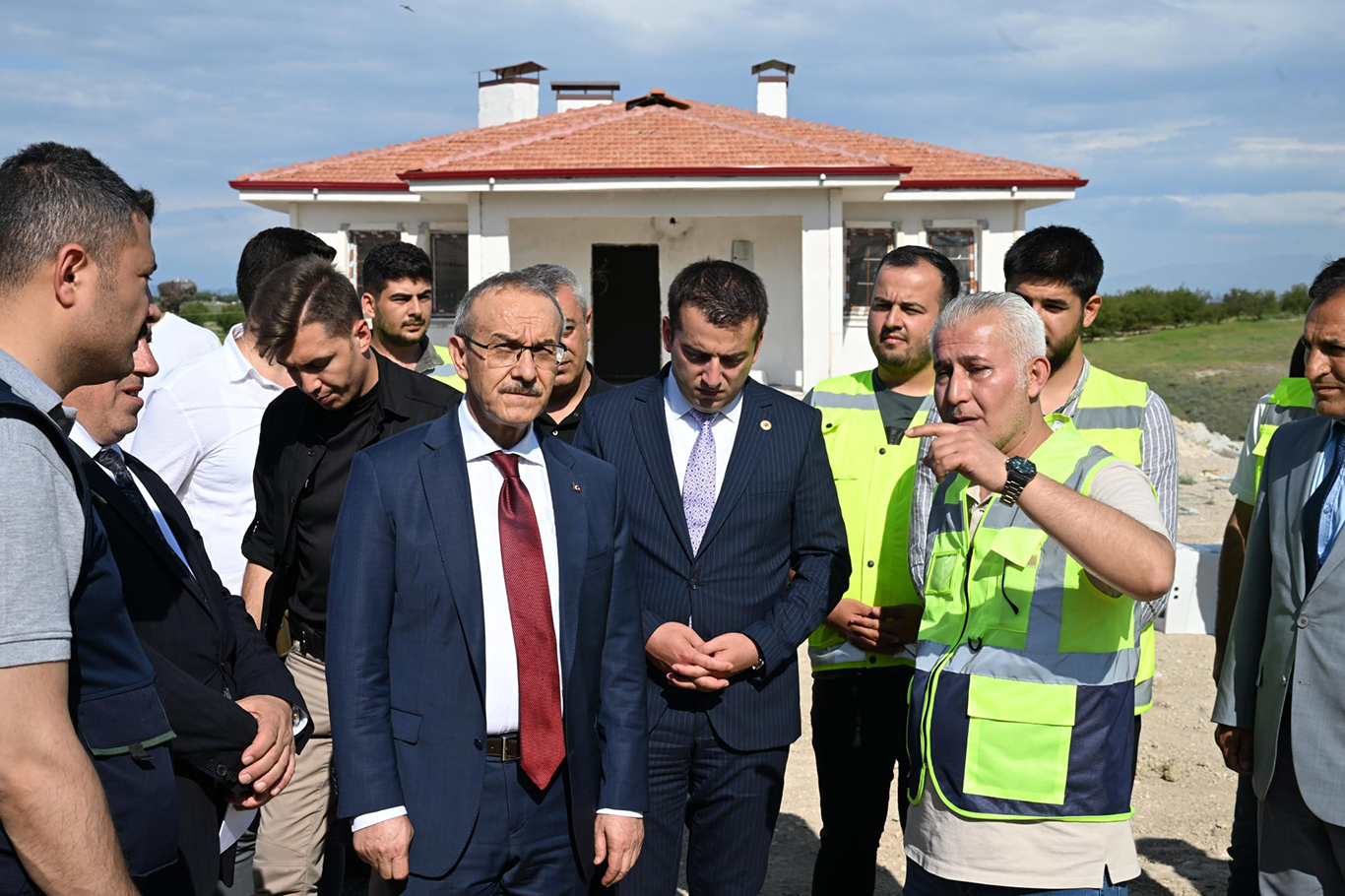 Malatya Valisi Yavuz: 100 bin 417 konut ve iş yeri inşa ediyoruz Malatya Valisi Yavuz: 100 bin 417 konut ve iş yeri inşa ediyoruz