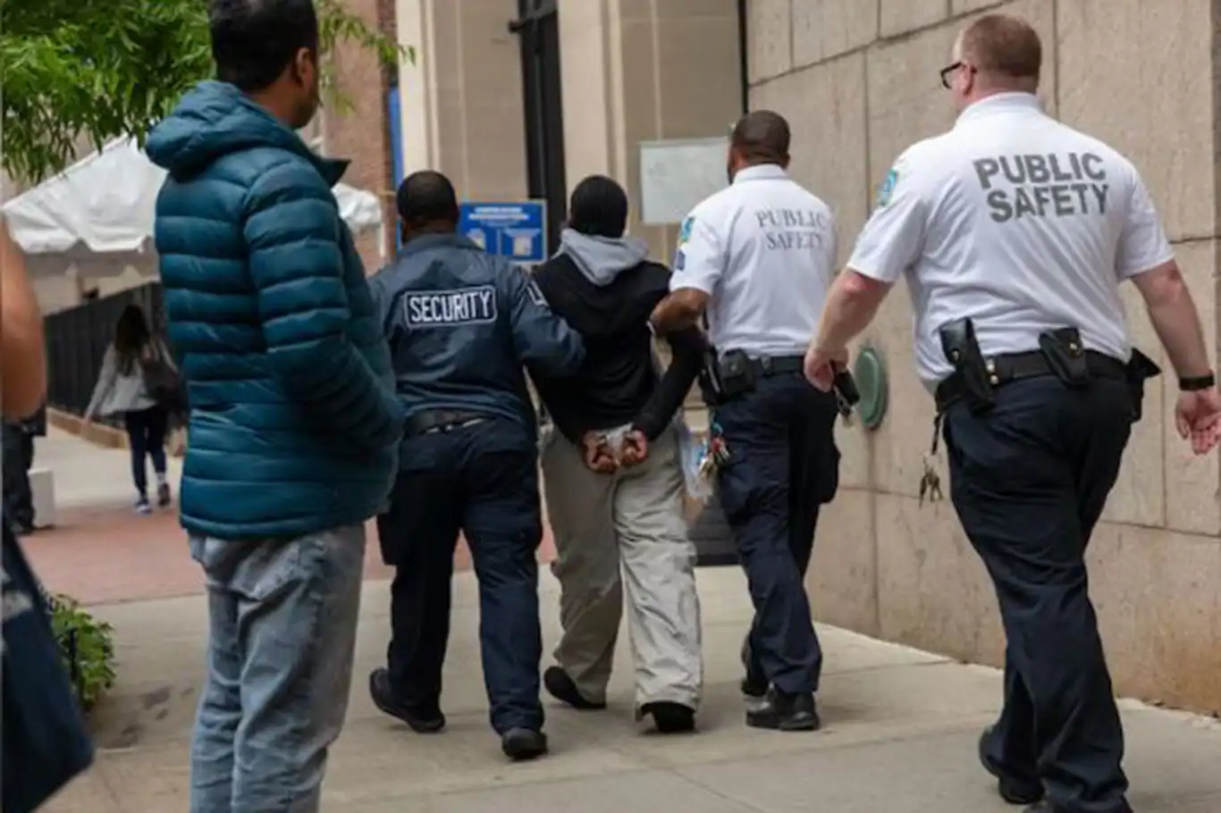 Columbia Üniversitesinde Gazze'ye destek gösterisi: 70 gözaltı Columbia Üniversitesinde Gazze'ye destek gösterisi: 70 gözaltı