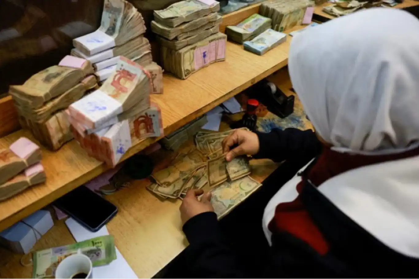 ABD, Katar’ın Suriye’de maaş ödemeleri için sağladığı finansmanı onayladı ABD, Katar’ın Suriye’de maaş ödemeleri için sağladığı finansmanı onayladı