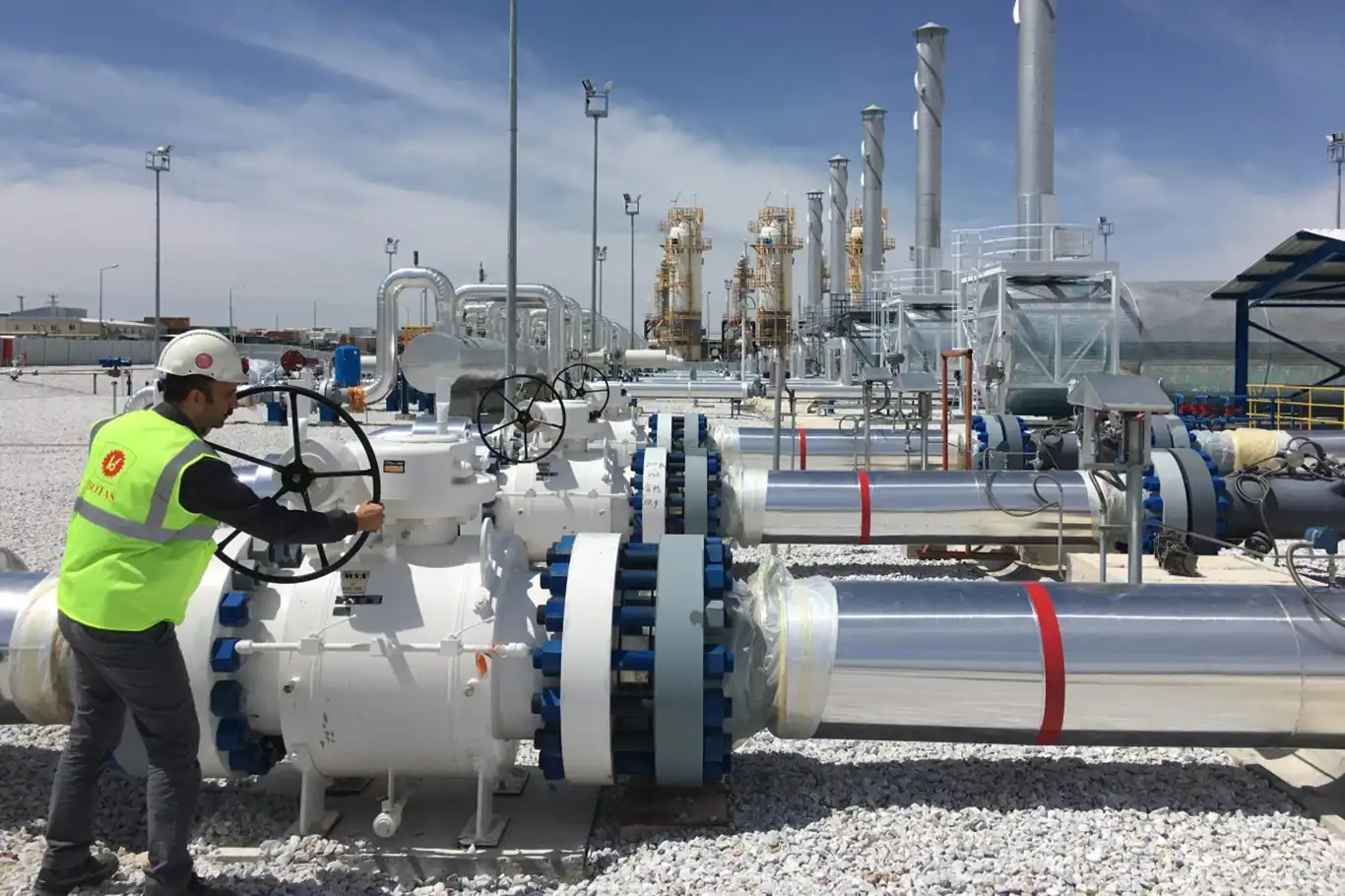 Bakan Bayraktar: Suriye'ye günlük 6 milyon metreküp doğal gaz gönderilecek Bakan Bayraktar: Suriye'ye günlük 6 milyon metreküp doğal gaz gönderilecek