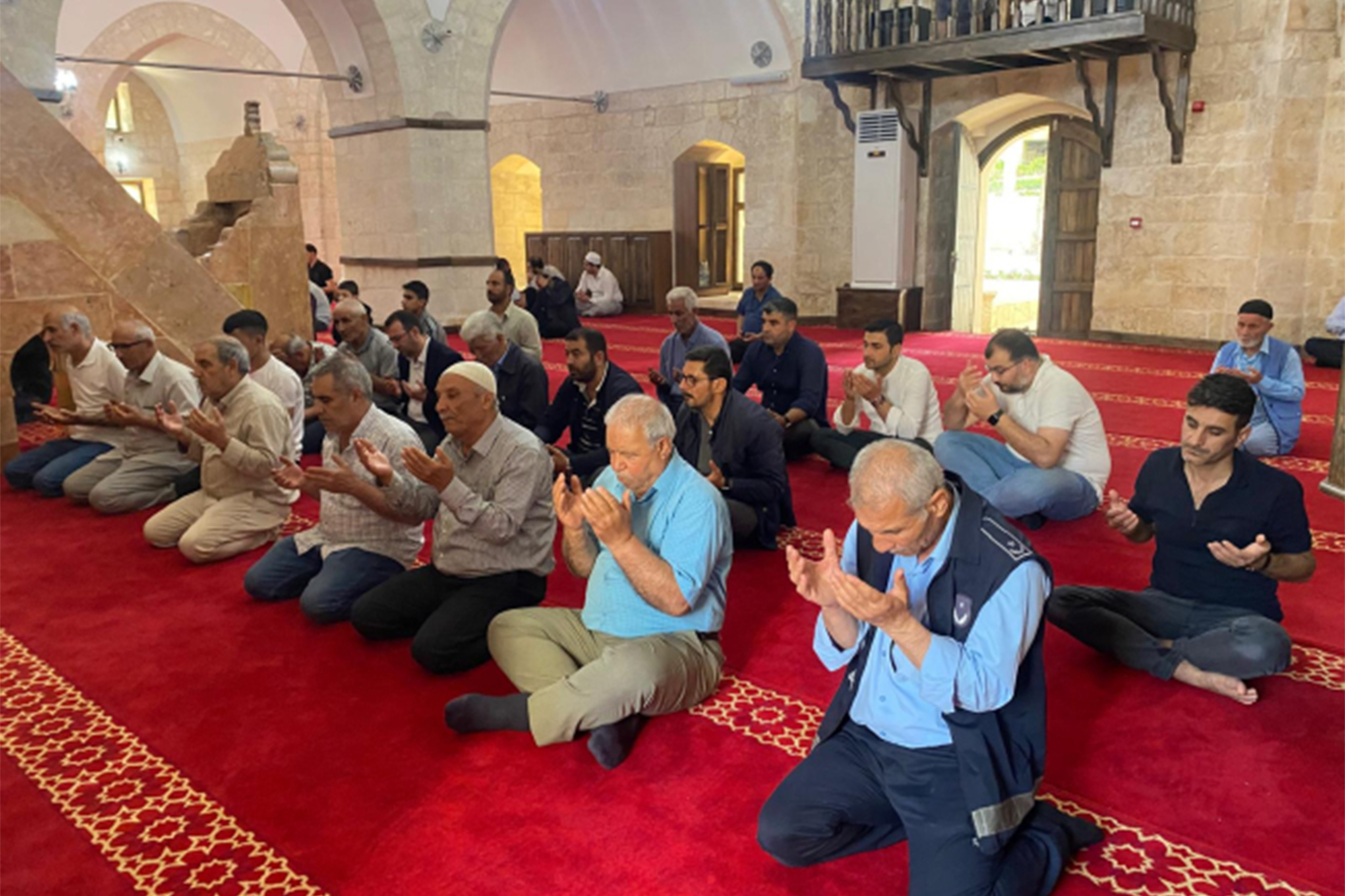 Tarihi Hasan Paşa Camii yeniden ibadete açıldı Tarihi Hasan Paşa Camii yeniden ibadete açıldı