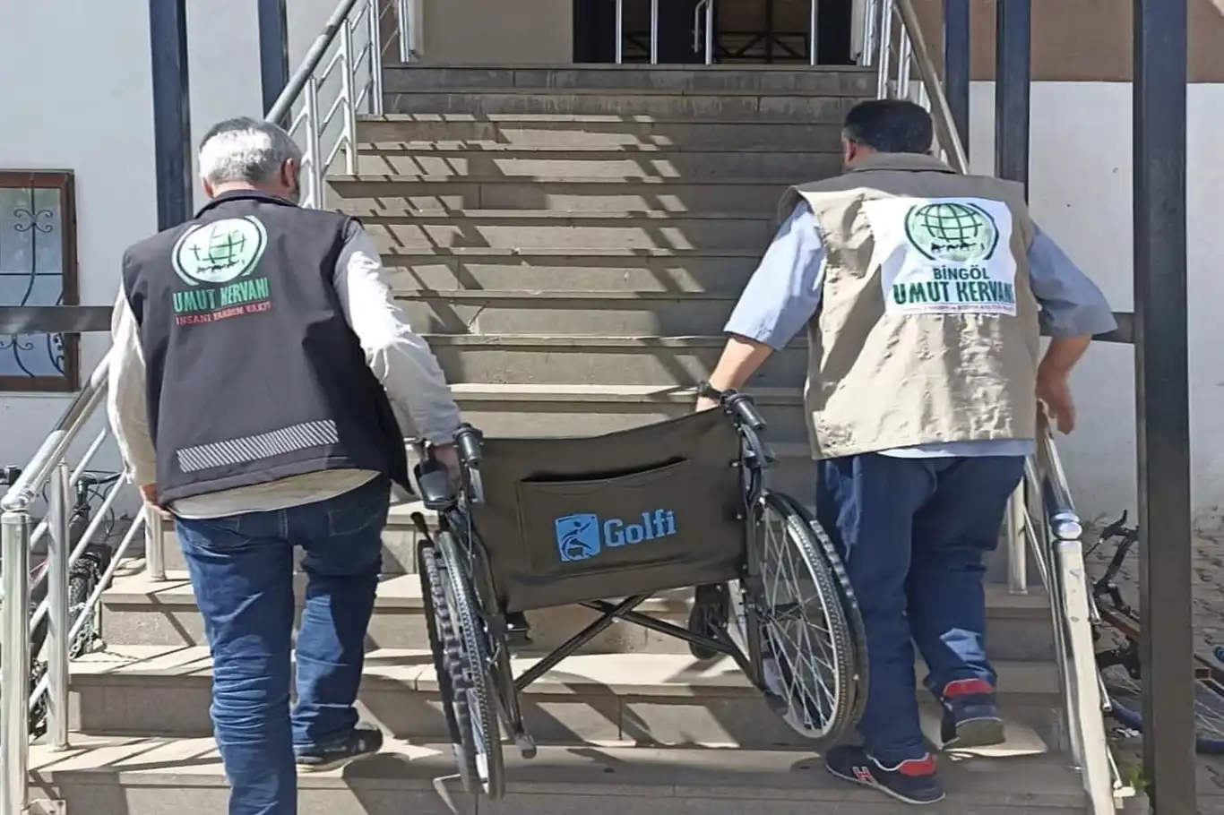 Bingöl Umut Kervanı Derneği’nden engelli bireylere tekerlekli sandalye desteği Bingöl Umut Kervanı Derneği’nden engelli bireylere tekerlekli sandalye desteği