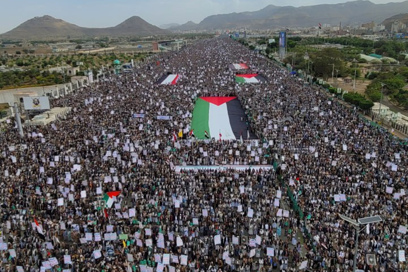 Yemen halkından Gazze için milyonluk gösteri: "Allah'ın kudretiyle ABD'yi yendik, israili de yeneceğiz" Yemen halkından Gazze için milyonluk gösteri: "Allah'ın kudretiyle ABD'yi yendik, israili de yeneceğiz"