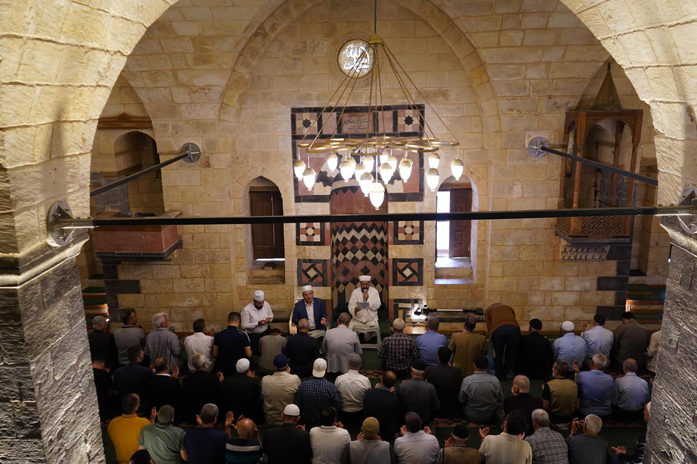 Gaziantep'te Vakıflar Haftası dolayısıyla camilerde mevlid-i şerif okutuldu Gaziantep'te Vakıflar Haftası dolayısıyla camilerde mevlid-i şerif okutuldu