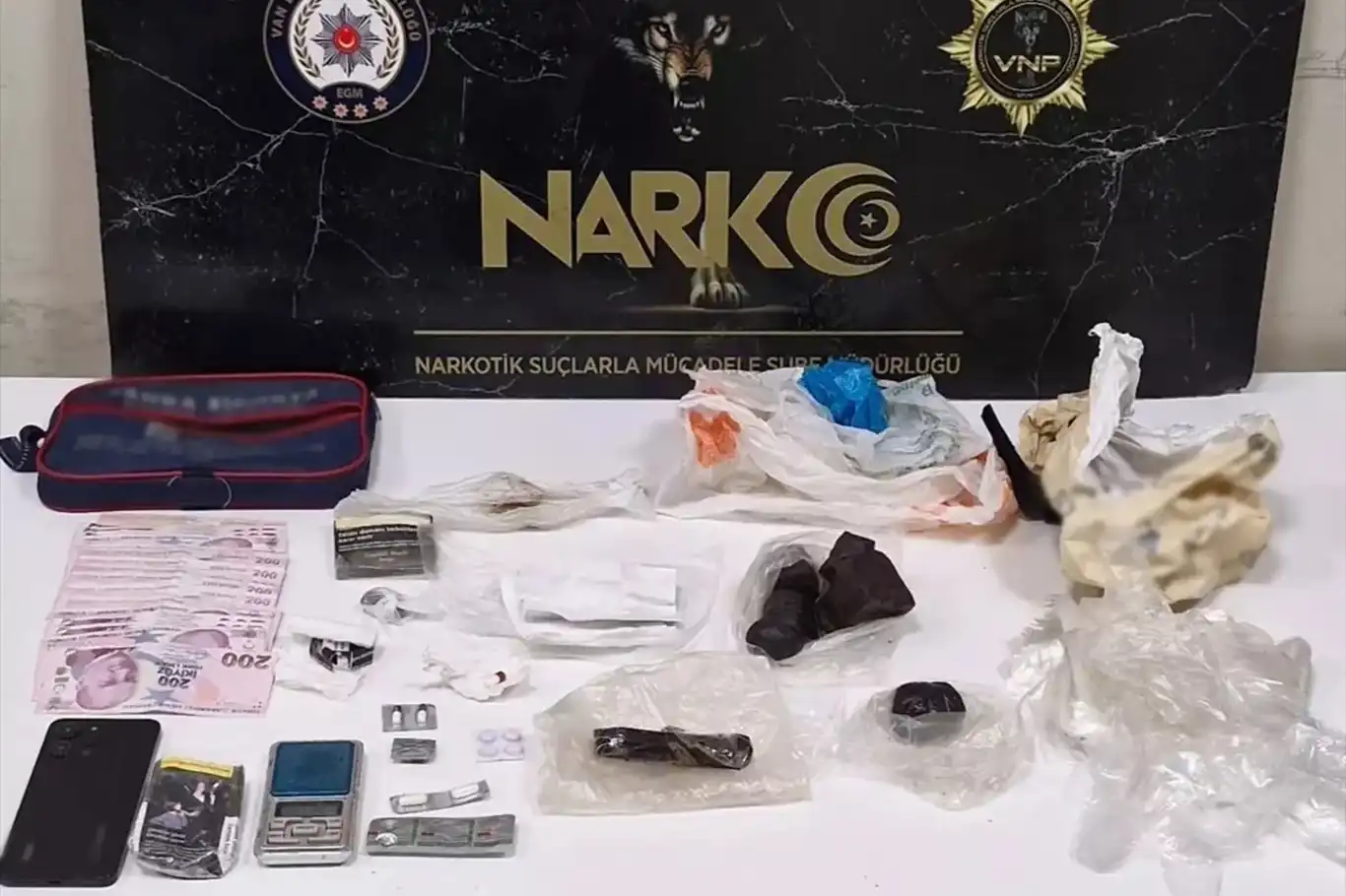 Van'da uyuşturucu operasyonu: 63 gözaltı Van'da uyuşturucu operasyonu: 63 gözaltı