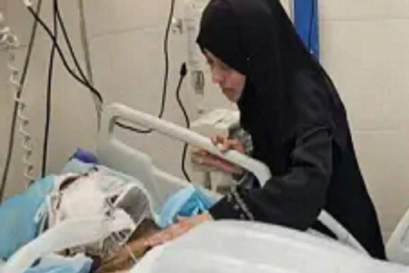 دکتۆر ئەلا نەجار کە ٩ منداڵەکەی شەهید بوبوون هاوسەرکەی شەهید بوو دکتۆر ئەلا نەجار کە ٩ منداڵەکەی شەهید بوبوون هاوسەرکەی شەهید بوو
