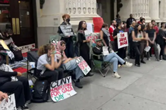 New York Üniversitesi öğrenci ve akademisyenleri, Gazze'deki soykırımı durdurma talebiyle açlık grevinde