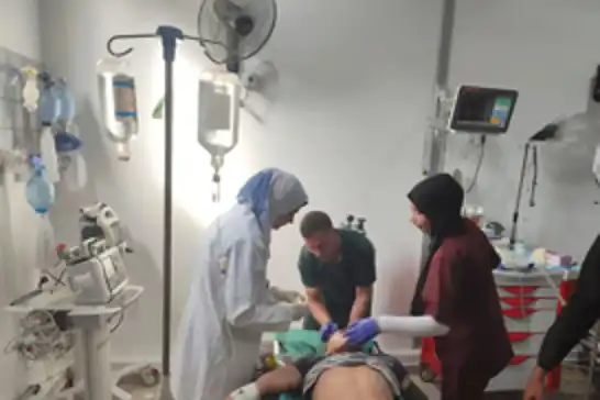 قرب مركز توزيع المساعدات الأمريكية..الاحتلال يمنع وصول سيارات الإسعاف إلى موقع مجزرة رفح